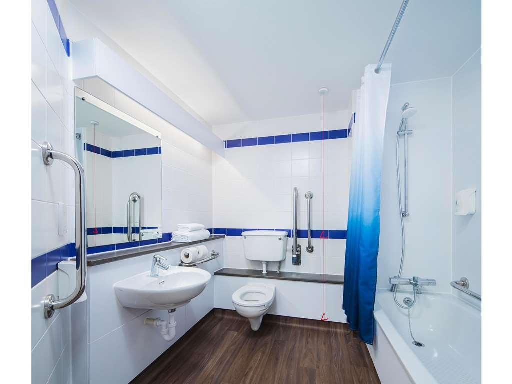 Travelodge Bath Central Habitación foto