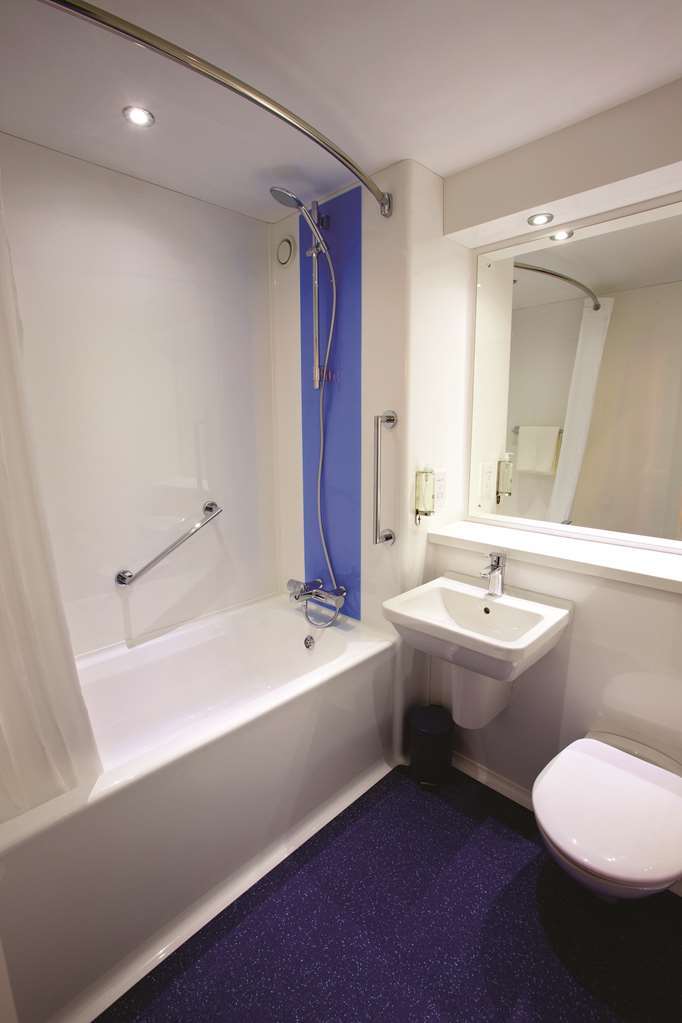 Travelodge Bath Central Habitación foto