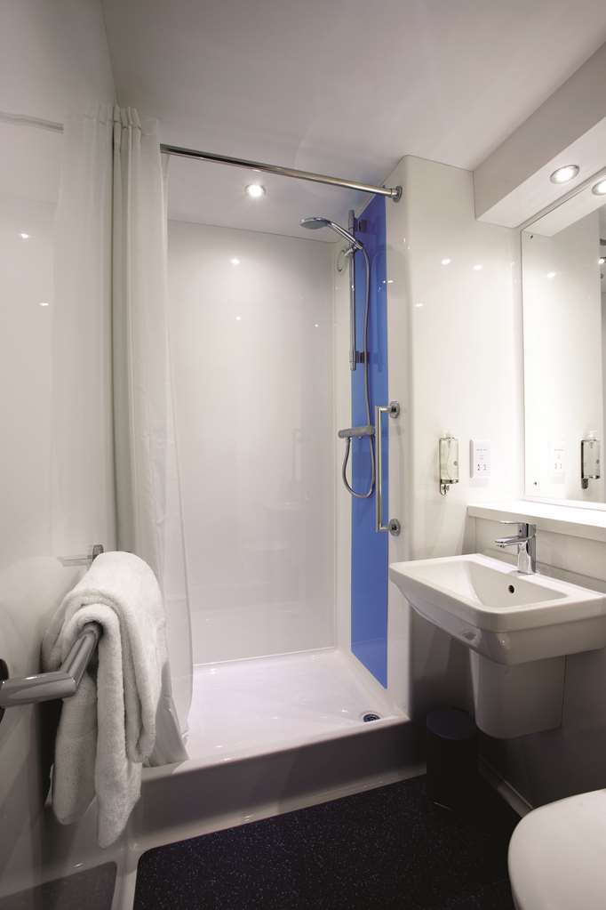 Travelodge Bath Central Habitación foto