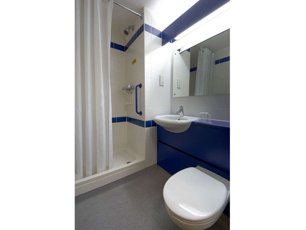 Travelodge Bath Central Habitación foto
